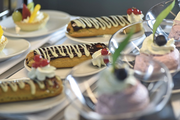 Scenic Luxury Cruises & Tours AMBER River Cafe 0.jpg